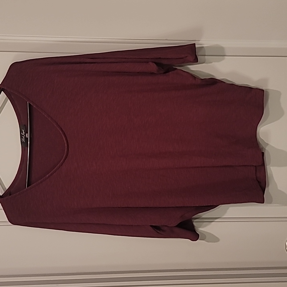 Beautiful Laila Jayde - large dolman sleeve burgundy top